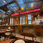 Rozafa Fish 酒店