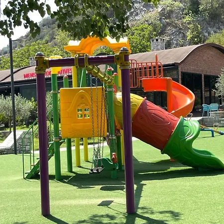 Rozafa Fish מלון