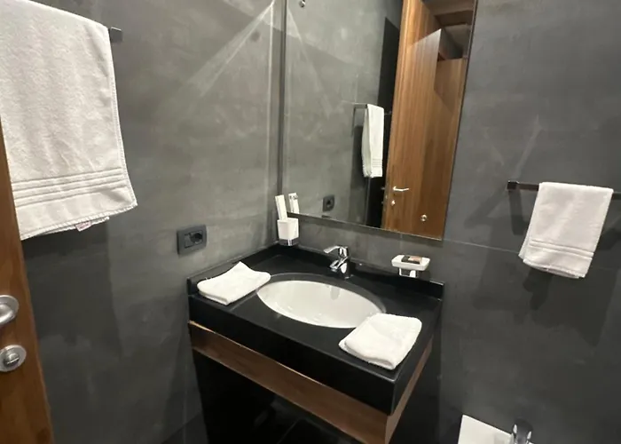 Rozafa Fish فندق Labinot i Poshtëm